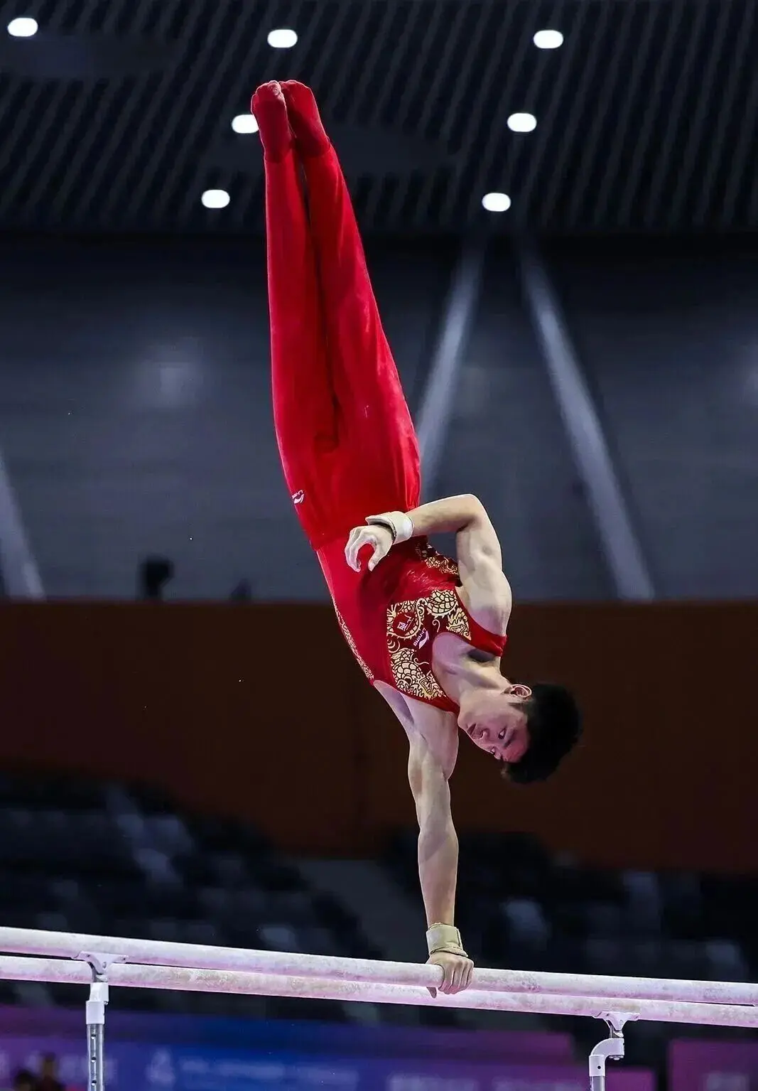 青年组男子, 面对激烈竞
