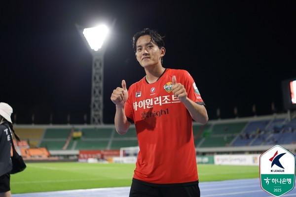 喆接受了采, dingy, 通过今天的 喆接受了采, dingy, 通过今天的